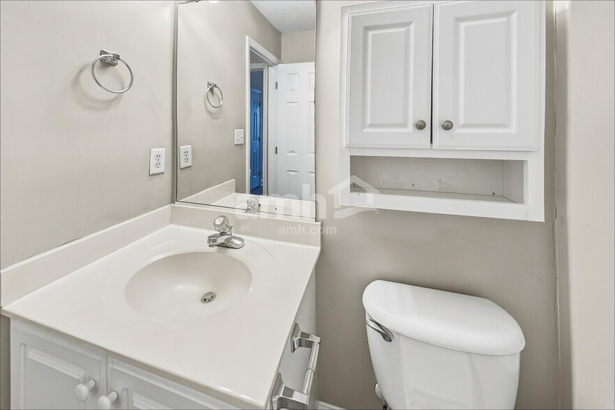 Building Photo - 4304 Southern Oak Dr