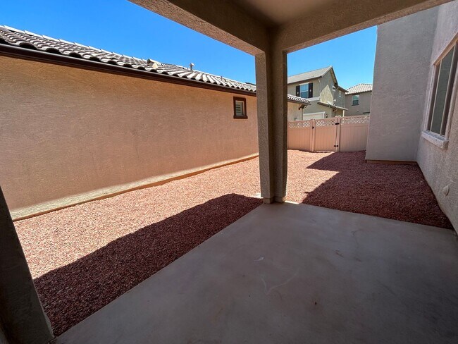 Building Photo - 4046 E Ranch Rd