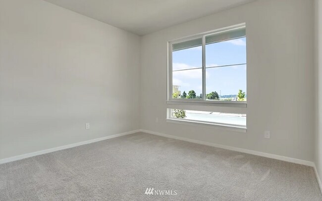Building Photo - For rent