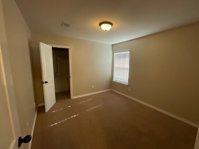 Building Photo - 4 bed, 2 bath, 2 car garage, 12-14 person Storm Shelter