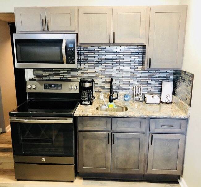 Building Photo - Fantastic location! FURNISHED 1bed/1bath available for March 2026 move in!