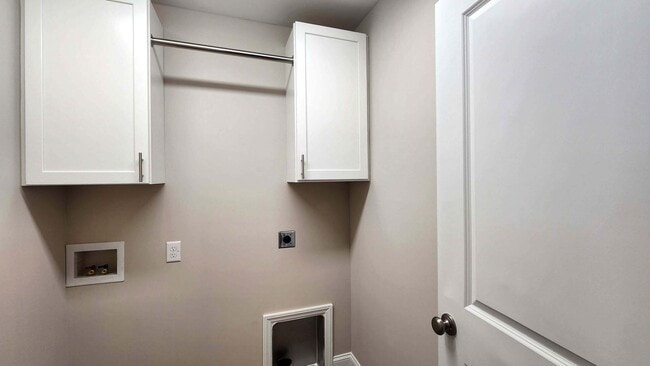 Building Photo - 127 Hawthorne Dr