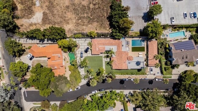 Building Photo - 17520 Embassy Dr