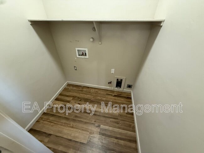 Building Photo - 927 Tieran Ct NE