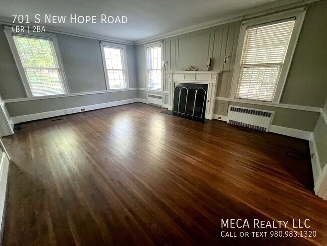 Building Photo - 701 S New Hope Rd