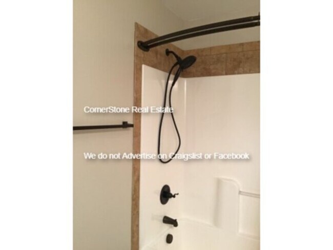 Building Photo - 440 Wood Point Dr