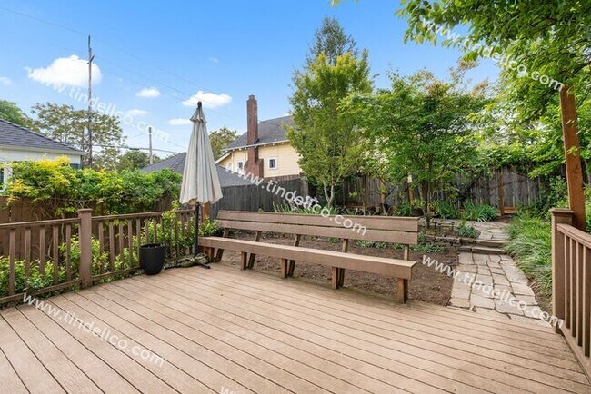 Building Photo - Spacious 3BR w/ Fenced Backyard w/ Deck – ...