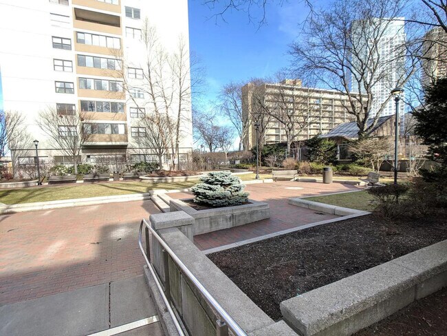 Building Photo - 175 Blossom St