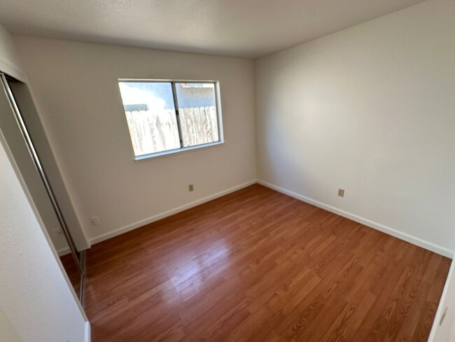 Building Photo - 405 Goldrun Dr