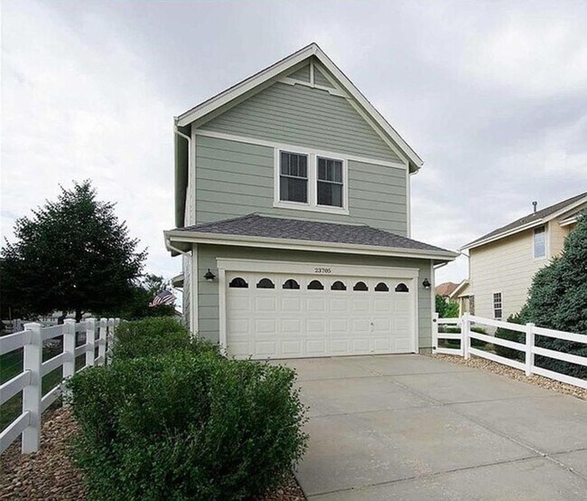 Building Photo - Stunning 3 bed 2.5 ba home for rent at Murphy Creek neighborhood Aurora CO 80018