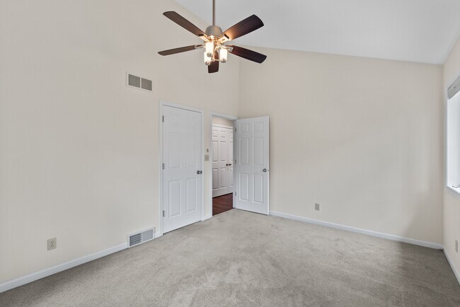 Building Photo - 159 Evergreen Blvd