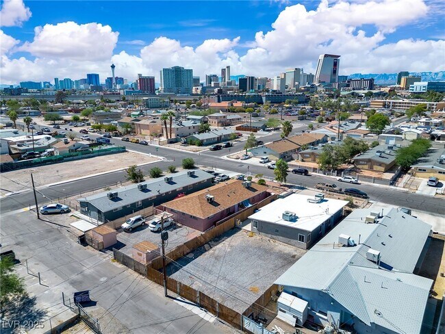 Building Photo - 710 N 10th St