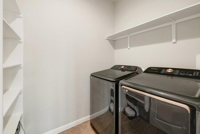Building Photo - 1136 Almeria Bend