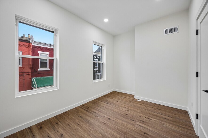 Building Photo - 1702 N Stillman St