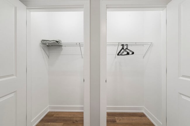 Building Photo - 1900 W 17th St