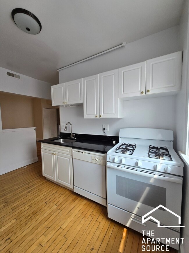 Building Photo - 929 Forest Ave