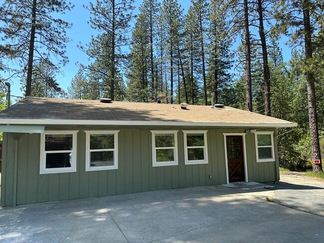 Building Photo - 12426 N Bloomfield Rd