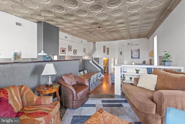 Building Photo - 809 Caroline St