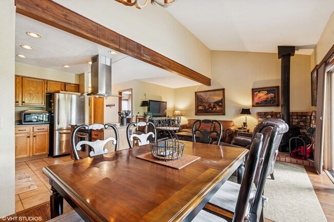 Building Photo - Whitefish River furnished Townhome