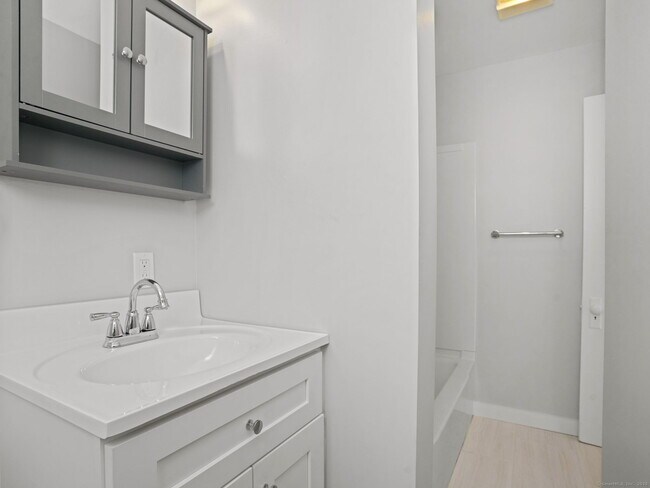 Building Photo - 29 Redfield Rd