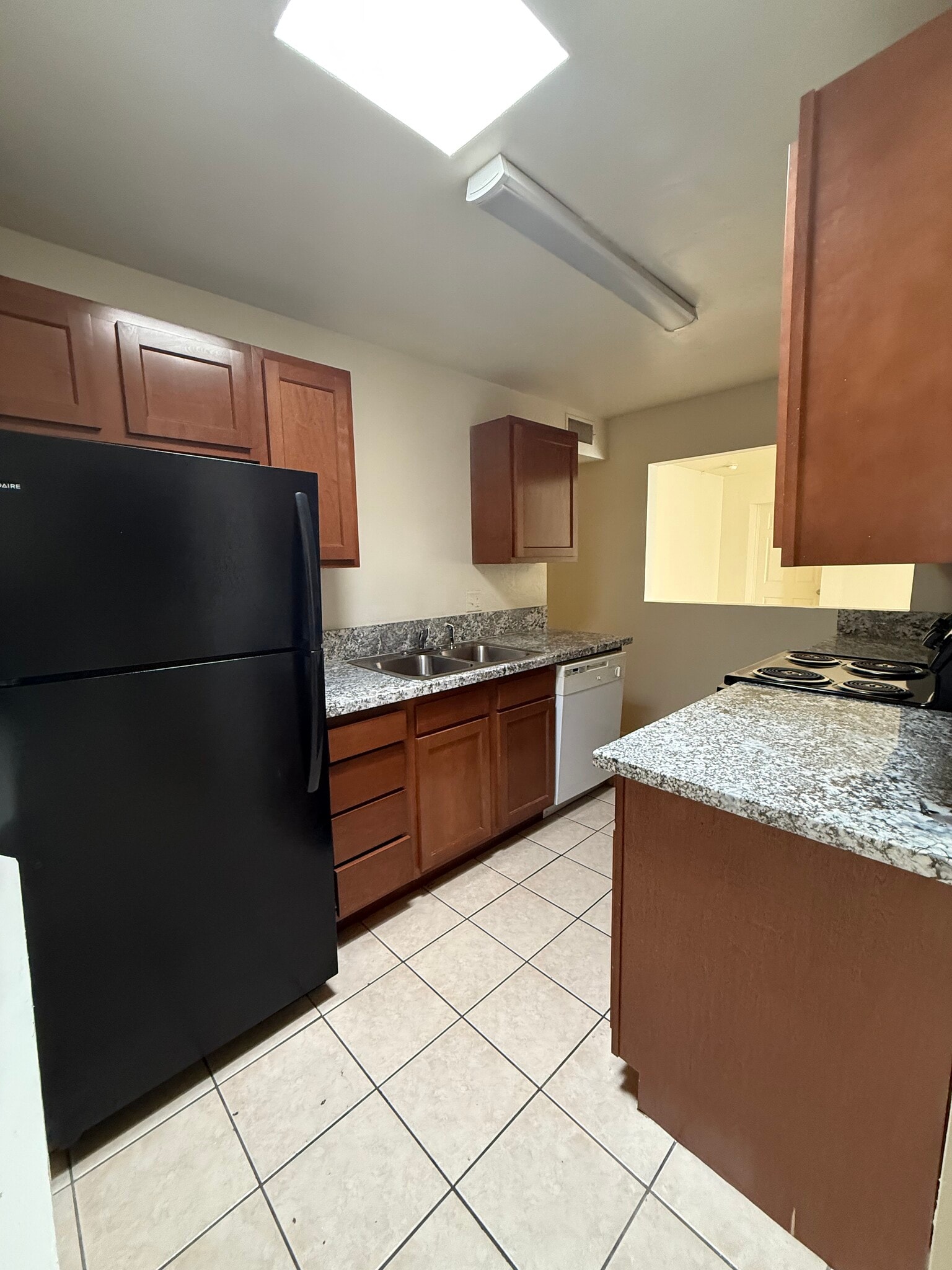 Building Photo - 1416 E Elm St