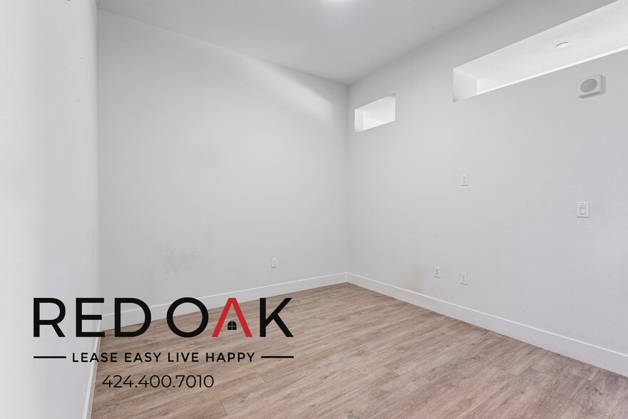 Building Photo - 1331 W 7th St