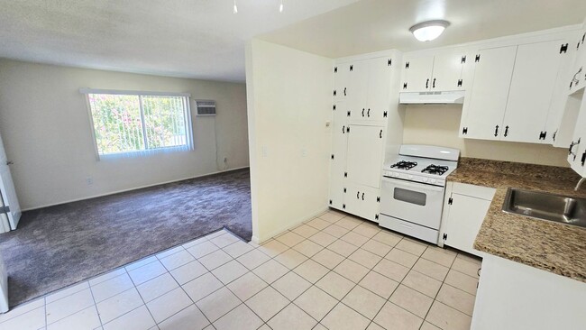 Building Photo - 1210 W Stoneridge Ct