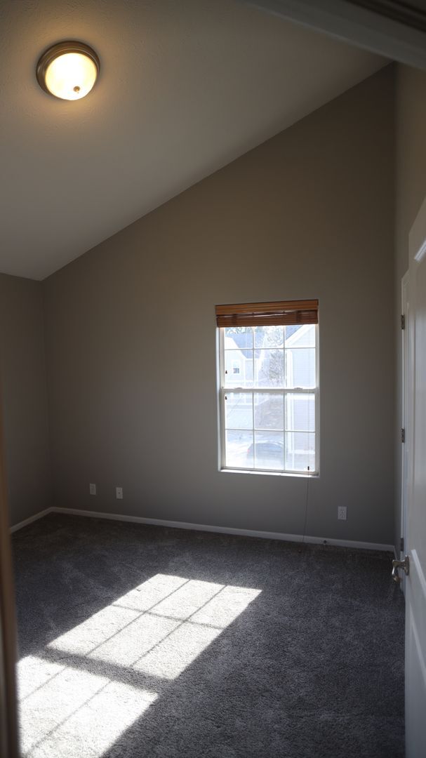 Building Photo - AVAILABLE NOW!