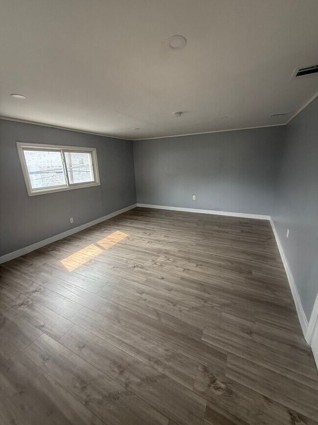 Building Photo - 171-173  Dundaff Street