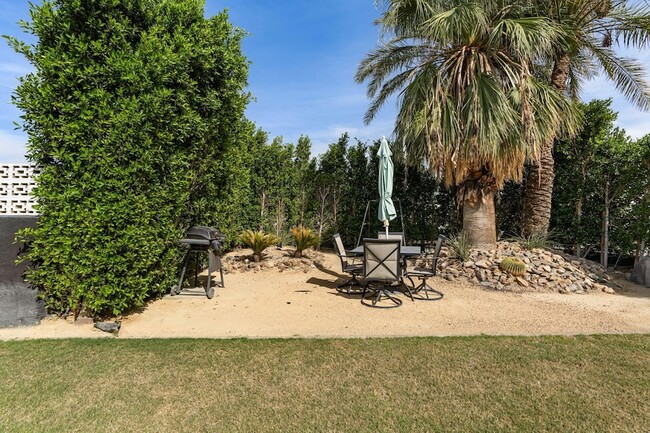 Building Photo - 4490 E Camino Parocela