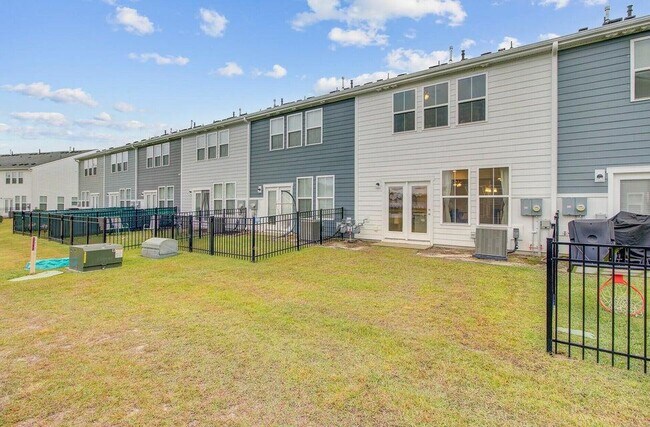 Building Photo - 770 Trotters Ln