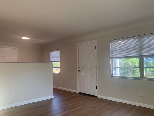 Building Photo - 2  Bedroom Single Family Home