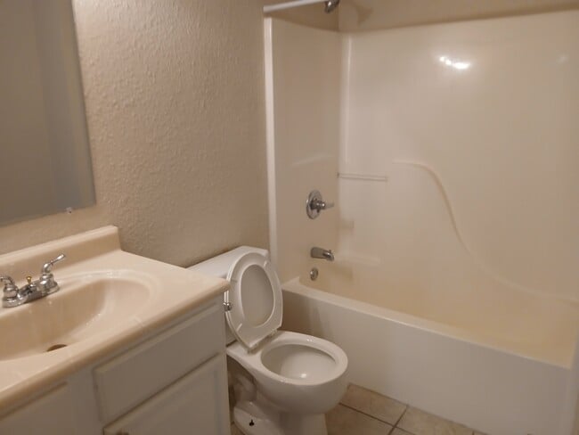 Building Photo - 1100 Briarwood Rd