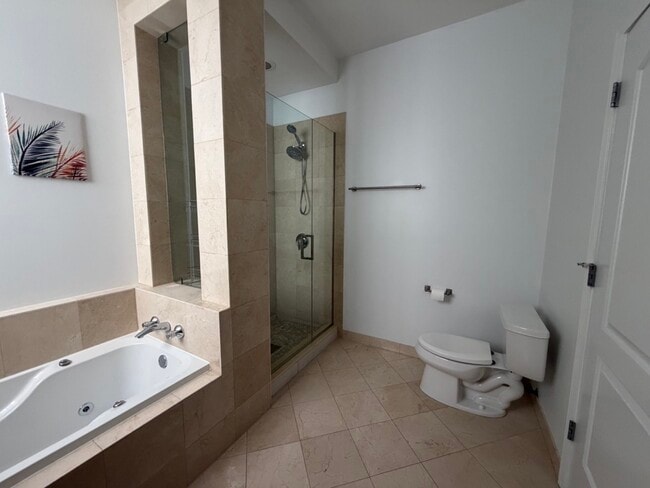 Building Photo - 1730 N Western Ave