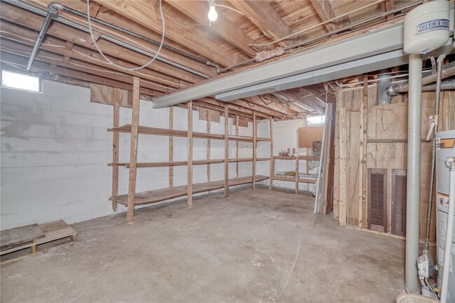 Building Photo - 16 Pauline Cir