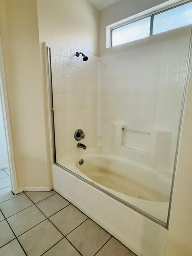 Building Photo - 9004 Pineridge Way