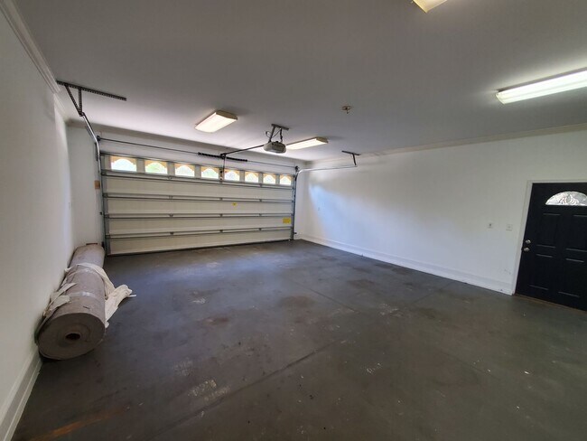 Building Photo - 2545 Rea Rd