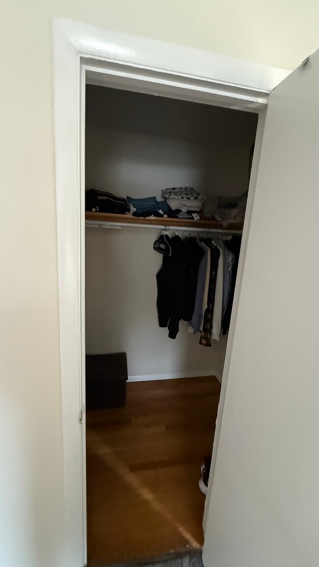 Building Photo - 484 Main St