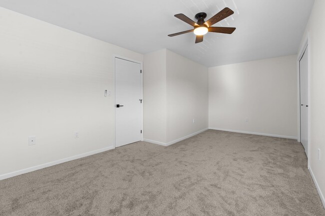 Building Photo - 2 Rockingham Ct