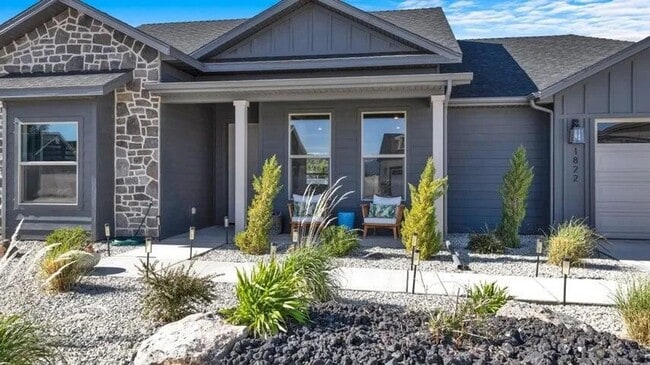 Building Photo - Beautiful Custom Home!