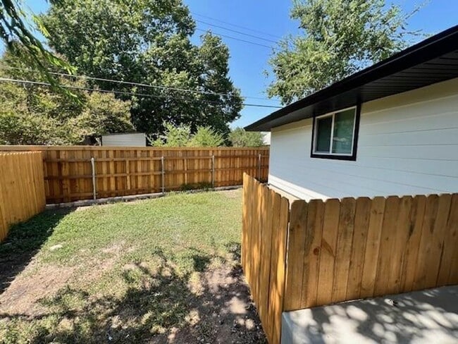 Building Photo - Allandale Place / Culdesac / Refrigerator / Washer/Dryer / Fenced Yard