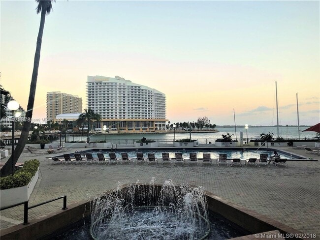 Building Photo - 999 Brickell Bay Dr