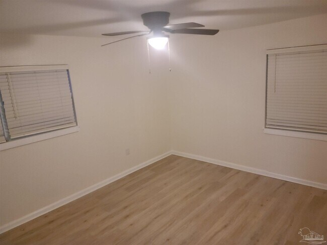 Building Photo - 207 Hart Dr