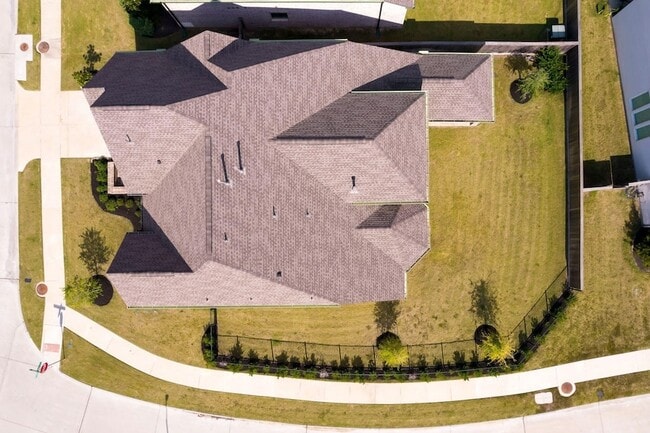 Building Photo - 21215 Central Vly Ln