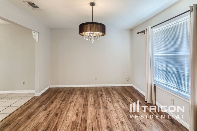Building Photo - 606 Meadow Grove Dr