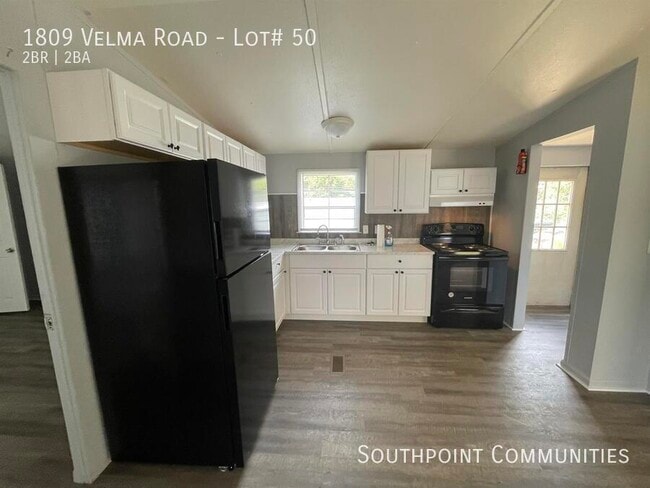 Building Photo - 1809 Velma Rd