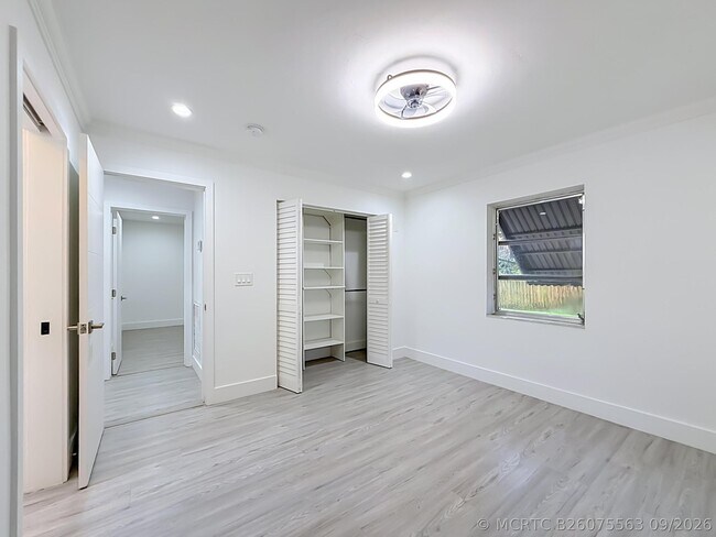 Building Photo - 1110 SW 31st St