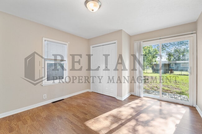 Building Photo - 4732 S Glenn Ave