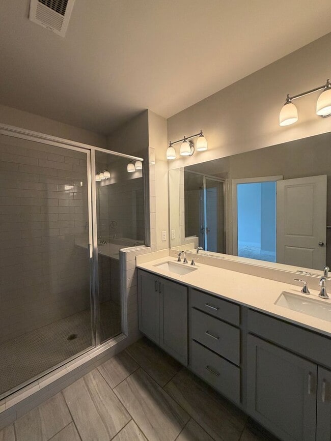Building Photo - 3792 Oxford Cir