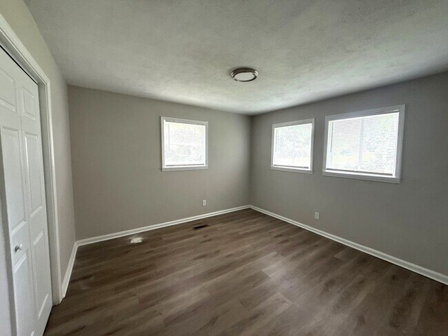 Building Photo - 7923 Shinn Dr